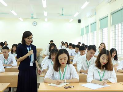 Hé lộ mức độ chênh lệch học phí giữa các ngành học