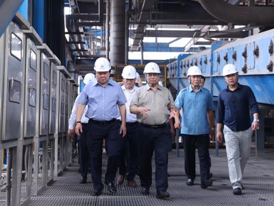 Thủ tướng kiểm tra tình hình sản xuất, cung ứng điện, than tại Quảng Ninh