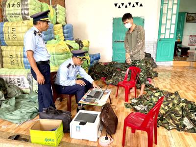 Đắk Lắk phát hiện nhiều cơ sở kinh doanh quần áo rằn ri, quân phục không rõ nguồn gốc, xuất xứ 