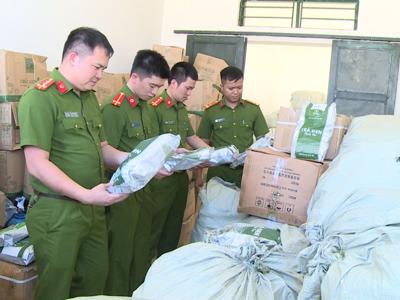 Bắt nhóm đối tượng sản xuất nguyên liệu trà sữa giả mang thương hiệu Phúc Long và Lộc Phát