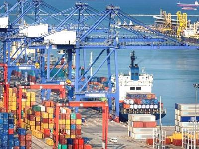 Xuất khẩu tăng trưởng nhẹ, cán cân thương mại thặng dư trên 12 tỷ USD
