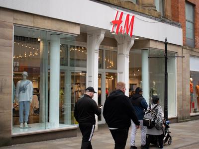 H&M chuyển hướng kinh doanh trong bối cảnh nhu cầu tiêu dùng yếu