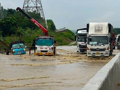 Khơi thông lòng sông, tăng tốc thi công đường gom cao tốc qua Bình Thuận