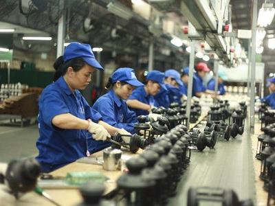 Cần cân nhắc thời điểm điều chỉnh lương tối thiểu vùng năm 2024