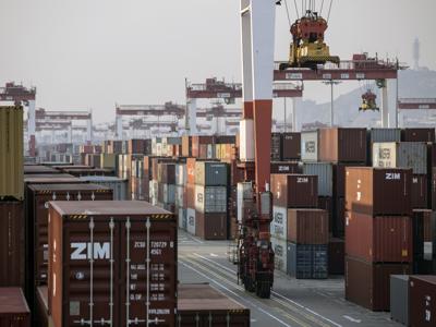 Trung Quốc mất vị trí số 1 về xuất khẩu hàng hoá sang Mỹ,  địa vị “công xưởng của thế giới” lung lay