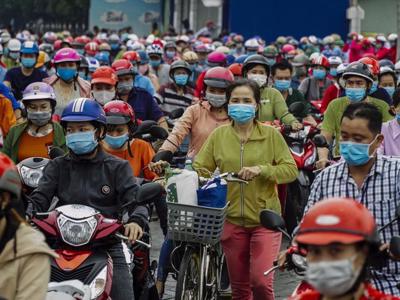 Tổng Liên đoàn Lao động Việt Nam: Đề xuất tiếp tục hỗ trợ tiền mặt cho lao động mất việc, giảm giờ làm 