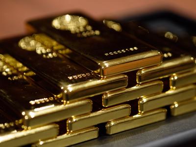 Giá vàng ngày càng đuối vì mối lo lãi suất, “cá mập” SPDR Gold Trust xả hơn 5 tấn