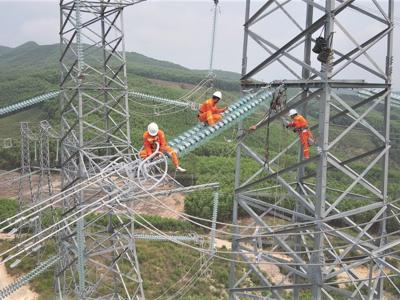 Khẩn trương hoàn thành Báo cáo nghiên cứu tiền khả thi các Dự án đường dây 500 kV mạch 3