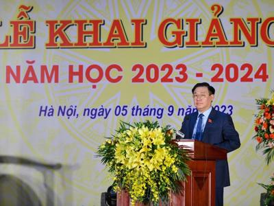 Chủ tịch Quốc hội Vương Đình Huệ dự khai giảng năm học mới tại Trường Hữu Nghị T78 