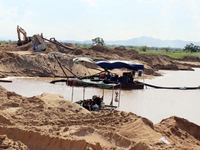 Thủ tướng yêu cầu khẩn trương ban hành quy chuẩn về đường cao tốc, thí điểm sử dụng cát biển 