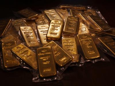 Giá vàng đuối sức vì đồng USD mạnh lên, SPDR Gold Trust bán ròng gần 3 tấn vàng