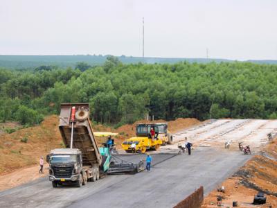 Cao tốc Cam Lộ - Vạn Ninh: Lo giải phóng mặt bằng chậm và ngập úng cục bộ