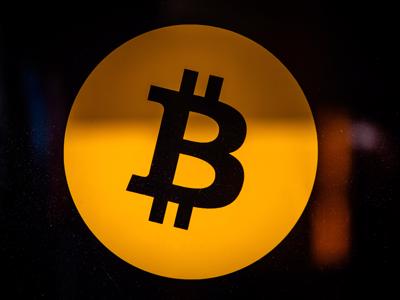 Giá bitcoin tăng vọt lên đỉnh 2 năm rưỡi do kỳ vọng về quỹ ETF