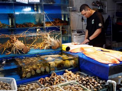 Ngành F&B nhiều nơi “mắc kẹt” vì hải sản Nhật Bản