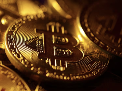 Các quỹ ETF bitcoin giao ngay hút gần 5 tỷ USD trong ngày chào sàn