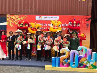Hơn 1.800 khách quốc tế xông đất Đà Nẵng ngày đầu Tết Giáp Thìn 2024