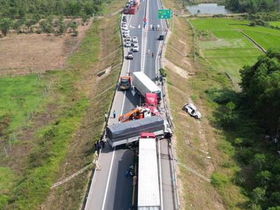 Vụ tai nạn trên cao tốc Cam Lộ - La Sơn lộ rõ nhiều mối nguy, lãng phí khi đầu tư cao tốc phân kỳ