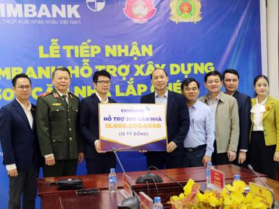 Eximbank trao tặng nhà lắp ghép cho 300 hộ nghèo huyện biên giới Kỳ Sơn tỉnh Nghệ An