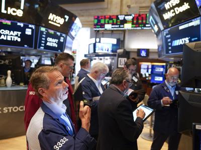 Dow Jones giảm 3 phiên liên tiếp, giá dầu duy trì đà tăng