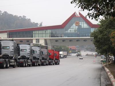 Thủ tướng chỉ đạo ngành hải quan tiến tới phi giấy tờ, hạn chế tiếp xúc với doanh nghiệp