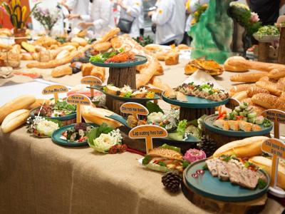 Kỷ lục 150 món ăn đi kèm bánh mỳ tại “Lễ hội bánh mỳ Việt Nam lần 2”