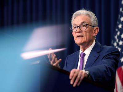 Fed lo lạm phát chững lại nhưng ông Powell nói không tăng thêm lãi suất