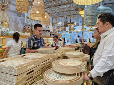 Xuất khẩu trong bối cảnh thế giới biến động: Tận dụng các FTA và nhà phân phối lớn
