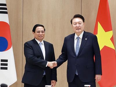 Prime Minister Pham Minh Chinh meets with South Korean President Yoon Suk-yeol