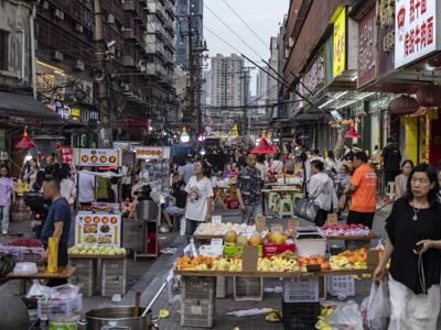 Rủi ro giảm phát vẫn “ám” Trung Quốc