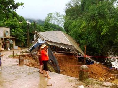 Thanh Hóa sơ tán khẩn hàng trăm hộ dân trước nguy cơ sạt lở