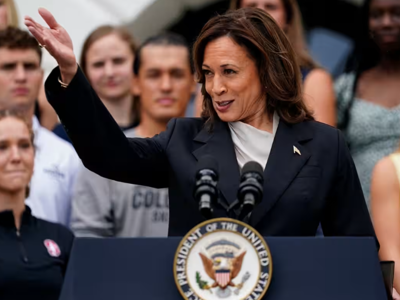 Bà Kamala Harris trước áp lực gây ấn tượng với cử tri gốc Á