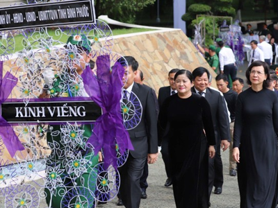Đông đảo người dân TP.HCM xếp hàng dài viếng Tổng Bí thư Nguyễn Phú Trọng