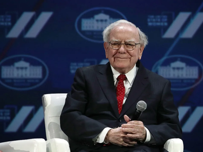 Công ty của Warren Buffett xả cổ phiếu Apple, đang nắm kỷ lục 277 tỷ USD tiền mặt