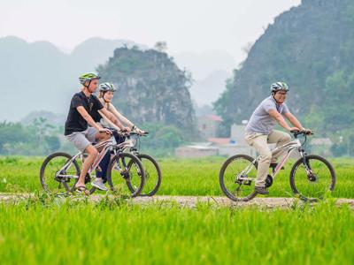 Đường bộ thuận lợi giúp du lịch nhiều địa phương bội thu