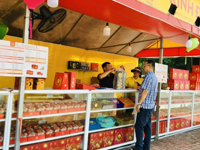 Bánh Trung thu bình dân “lên ngôi” nhưng thị trường vẫn “nóng” chậm