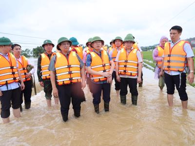 Thủ tướng yêu cầu triển khai cả trực thăng hỗ trợ người dân ở vùng bị chia cắt do bão