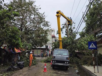 Khôi phục cấp điện trở lại cho 4,8 triệu khách hàng