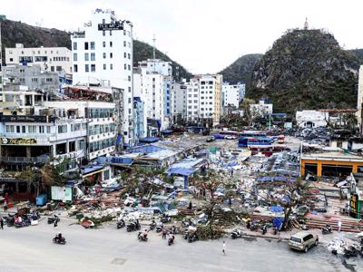 Đảo du lịch Cát Bà tan hoang sau bão