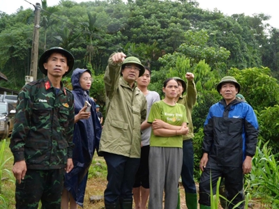 Huy động tối đa nhân lực, phương tiện tìm kiếm các nạn nhân bị lũ quét ở Làng Nủ