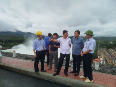 Số người chết và mất tích liên tục tăng, quân đội sẵn sàng phương án dùng trực thăng cứu nạn