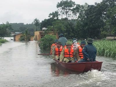 Nước các sông tiếp tục dâng cao, Ninh Bình - Thanh Hóa triển khai phương án hộ đê