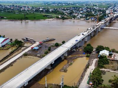 Hợp long cầu Đống Cao vượt sông Đào tại Nam Định