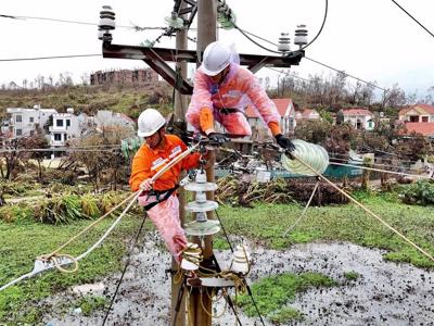 Khắc phục hậu quả bão Yagi: Gần 99% khách hàng đã được cấp điện trở lại