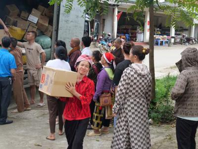 Tình đồng bào cứu trợ thiên tai