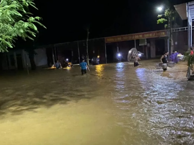 Hàng trăm người chạy lũ trong đêm