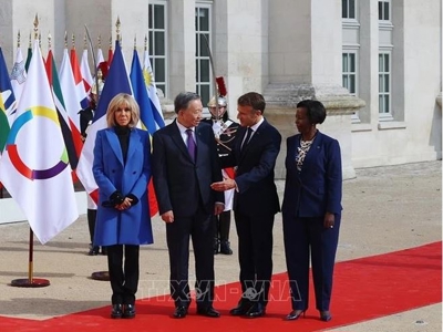 Top leader attends 19th Francophonie Summit in France