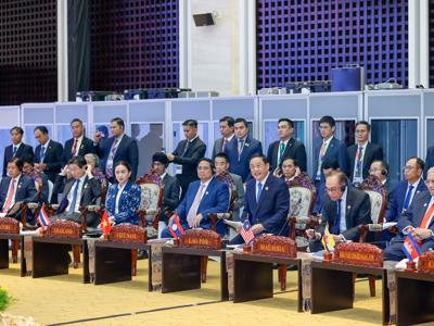 Thủ tướng tham dự nhiều cuộc họp trong khuôn khổ Hội nghị Cấp cao ASEAN