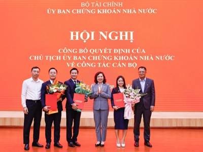 Ủy ban Chứng khoán Nhà nước công bố, trao quyết định bổ nhiệm nhân sự lãnh đạo cấp vụ trưởng 