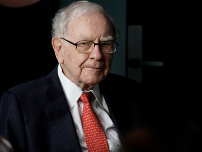 Chỉ bán không mua, Warren Buffett đang nắm lượng tiền mặt kỷ lục hơn 300 tỷ USD