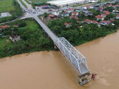  Lập tổ công tác khẩn trương xây dựng cầu Phong Châu